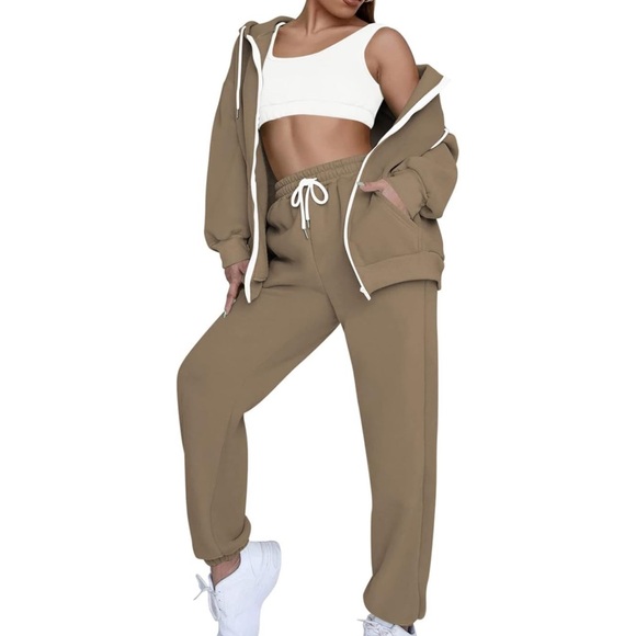 SOLD Women's Tan Hoodie and Jogger Set X-Large - Picture 3 of 7